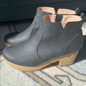 Old Navy Clog Boots Black 8